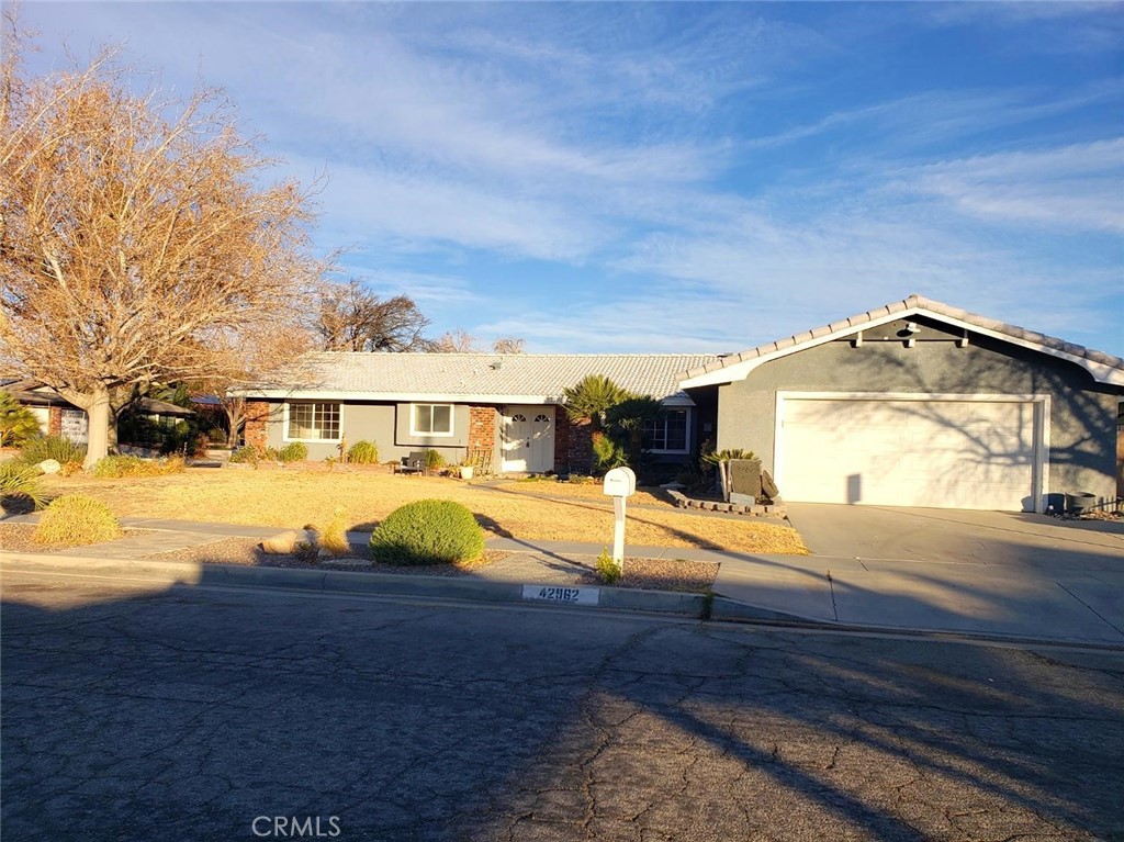 42962 19Th Street, Lancaster, CA 93534