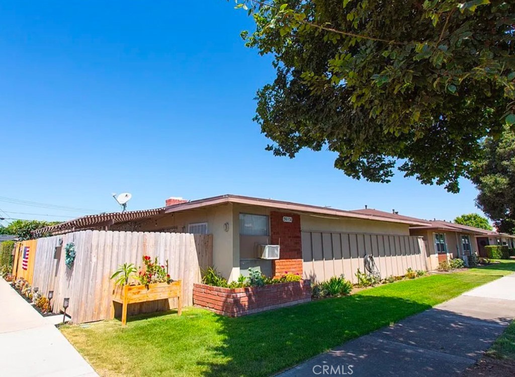 750 N Shattuck Pl | Similar Property Thumbnail