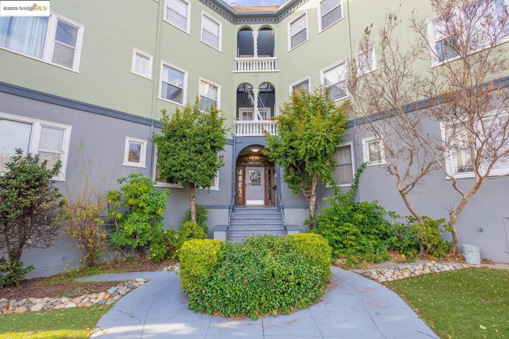 2924 Claremont Ave, Berkeley, CA 94705