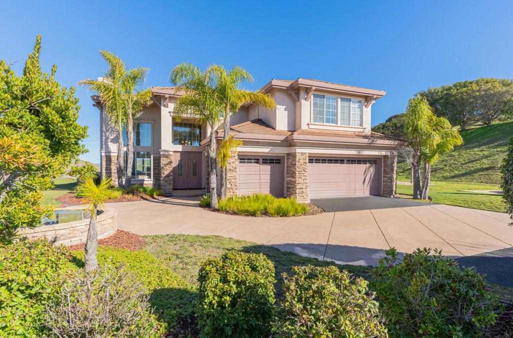 27868 Crowne Point Drive, Salinas, CA 93908