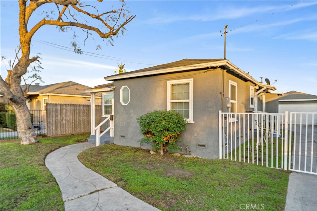 10910 S Burl Avenue, Inglewood, CA 90304