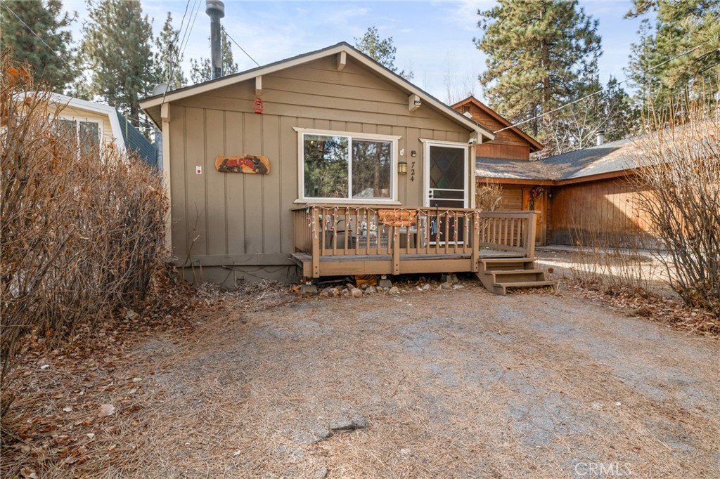 724 Elysian Boulevard, Big Bear City, CA 92314