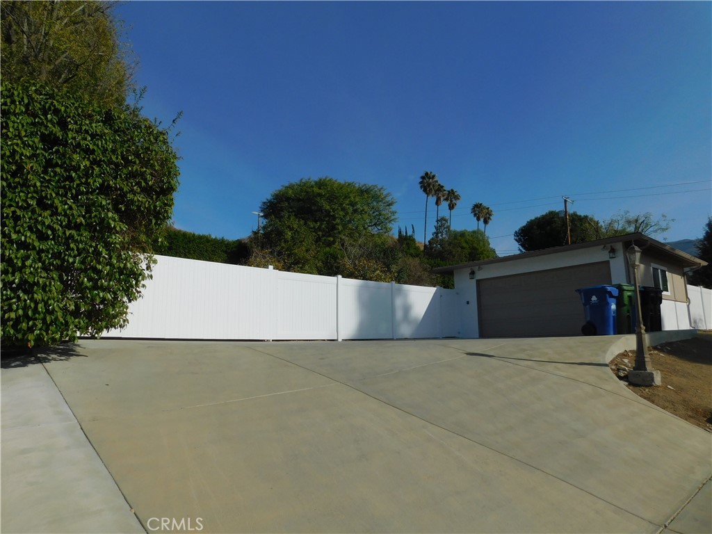 11141 Mcvine Avenue, Sunland, CA 91040