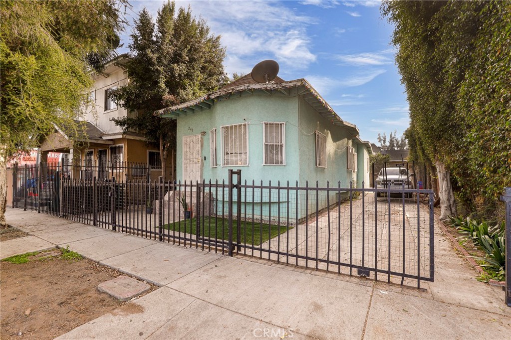 240 E 56Th Street | Similar Property Thumbnail