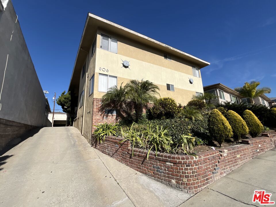 906 Centinela Avenue, #Apt 8 | Similar Property Thumbnail