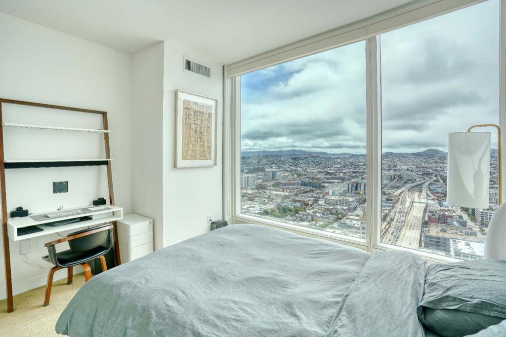 425 1St Street, #3705 | Similar Property Thumbnail