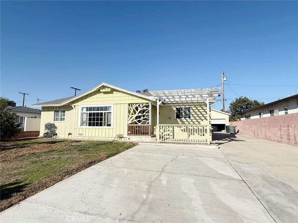 1135 E El Dorado Street | Similar Property Thumbnail