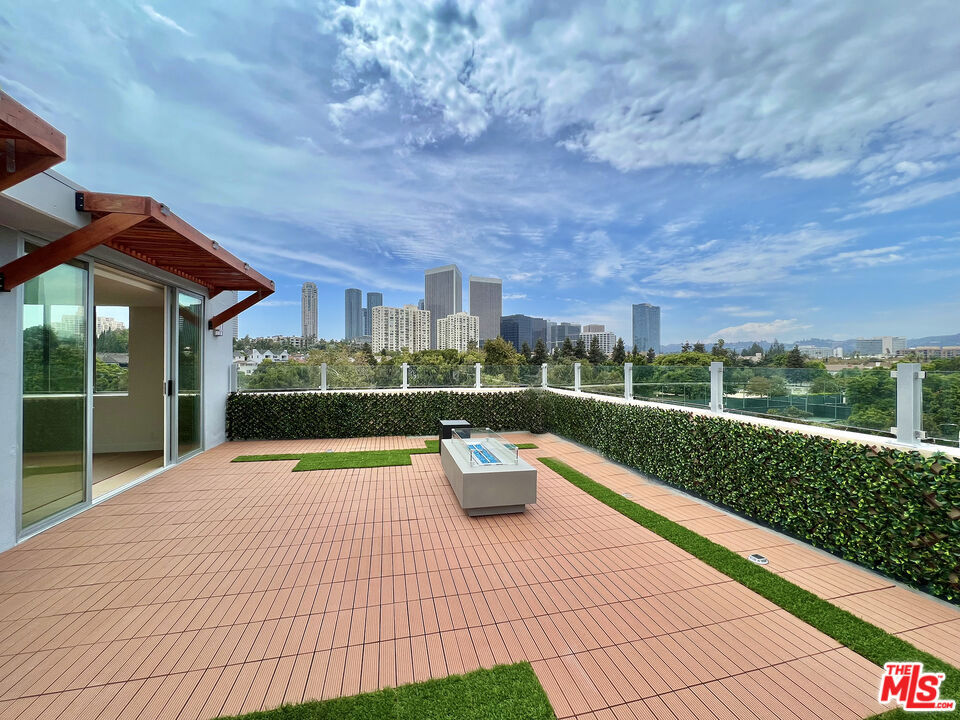 468 S Roxbury Drive, #Penthouse, Beverly Hills, CA 90212