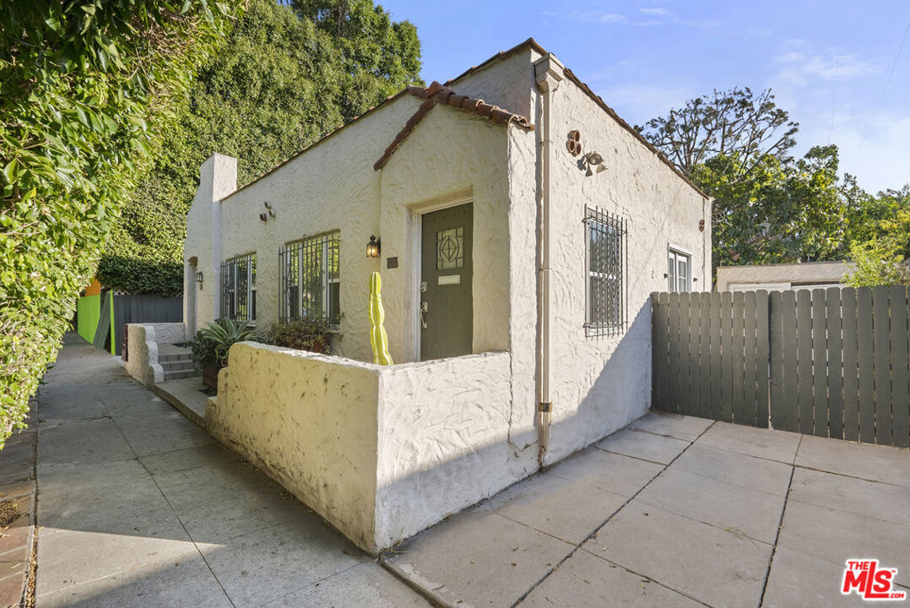 7560 Willoughby Avenue | Similar Property Thumbnail