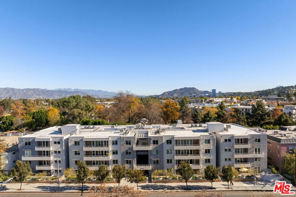 4240 Laurel Canyon Boulevard, #201 | Similar Property Thumbnail 3