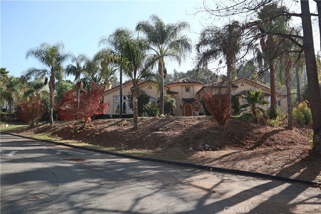 617 Los Cerritos Road | Similar Property Thumbnail 2