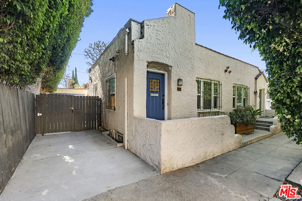 7558 Willoughby Avenue | Similar Property Thumbnail