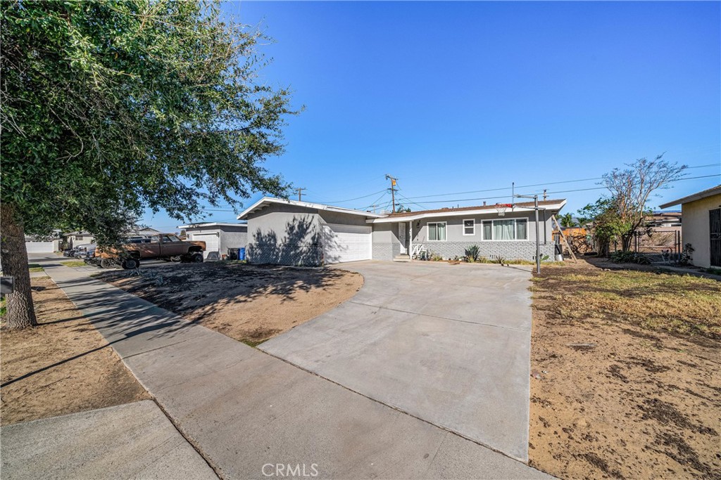 570 E Huff Street | Similar Property Thumbnail 1