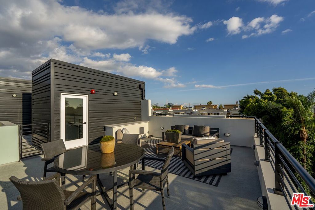 1729 S Barrington Avenue, #3 | Similar Property Thumbnail