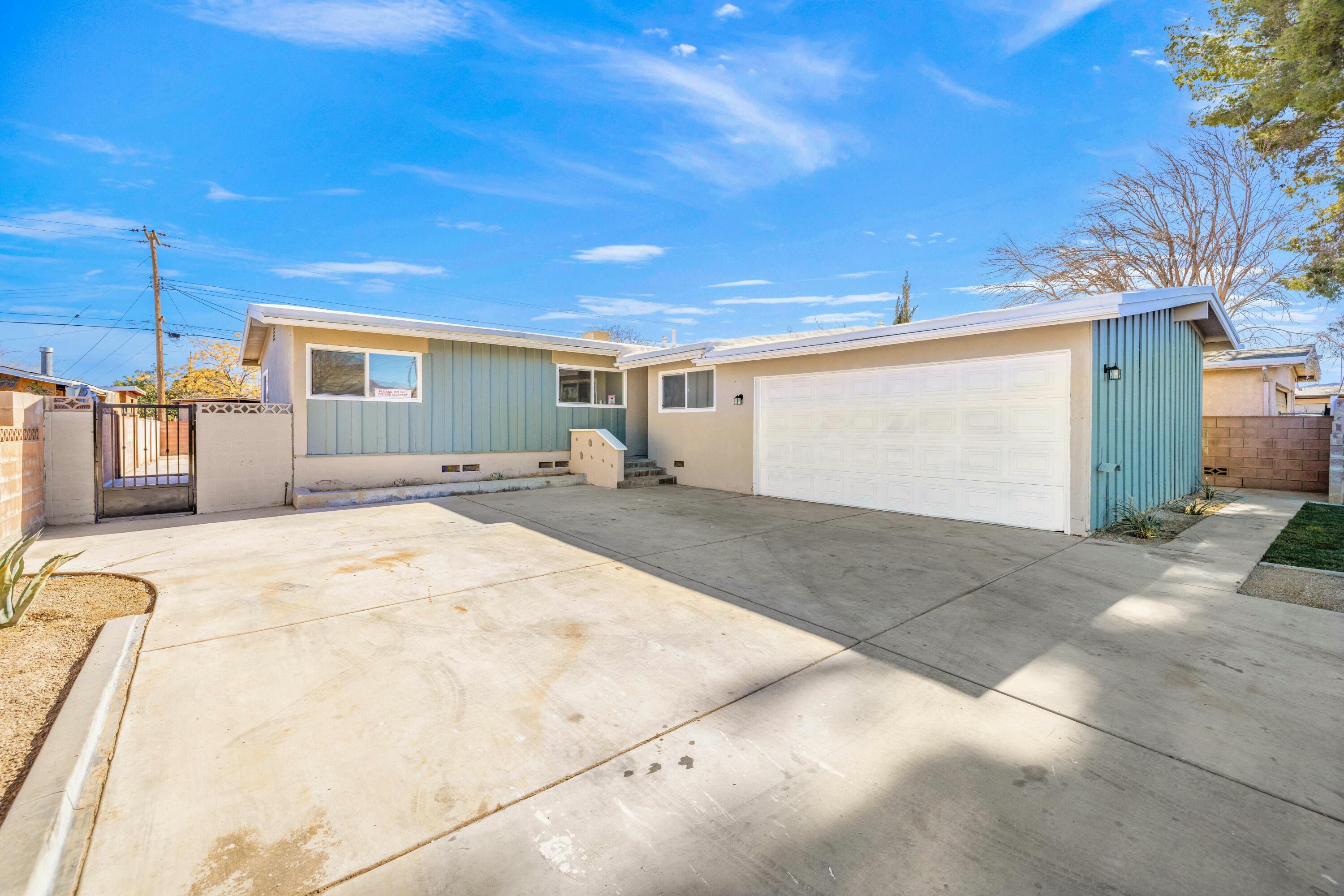 38950 E Carolside Avenue | Similar Property Thumbnail