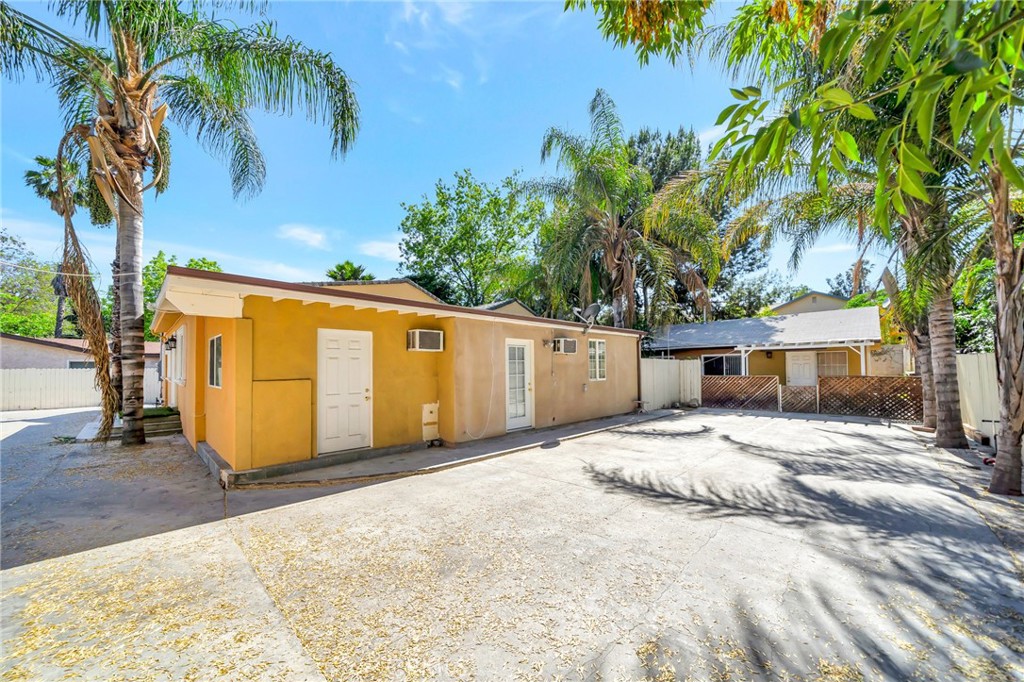 6929 1/2 Amigo Avenue | Similar Property Thumbnail