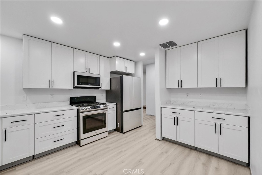 1635 Clark Avenue, #202 | Similar Property Thumbnail 4