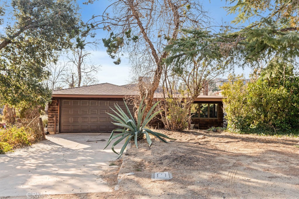 8879 Whispering Pines Road | Similar Property Thumbnail