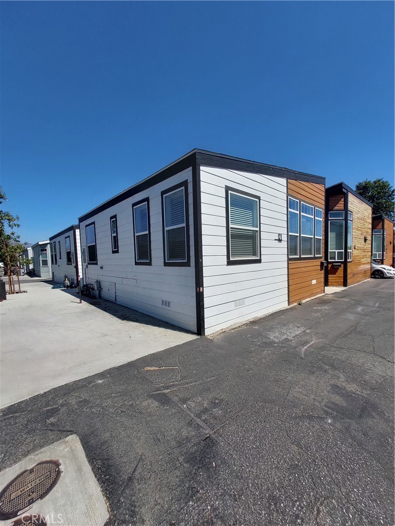 8250 Lankershim Blvd , #Pine 15 | Similar Property Thumbnail 2