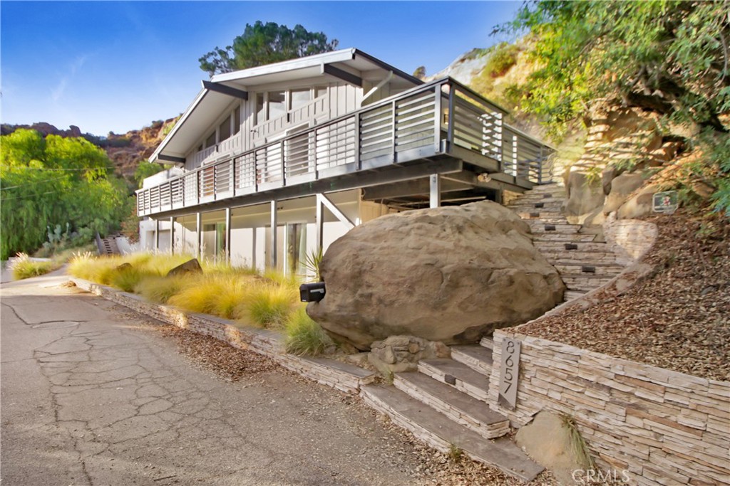 8657 Valley Flores Drive | Similar Property Thumbnail