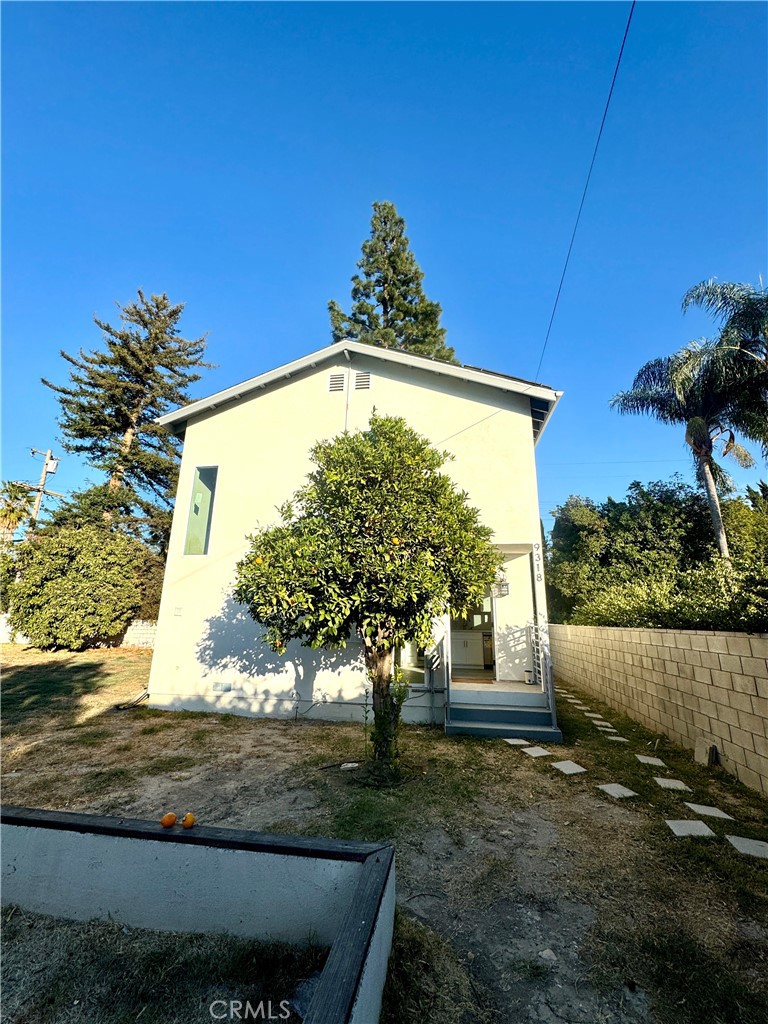 9318 Encino Ave | Similar Property Thumbnail 8