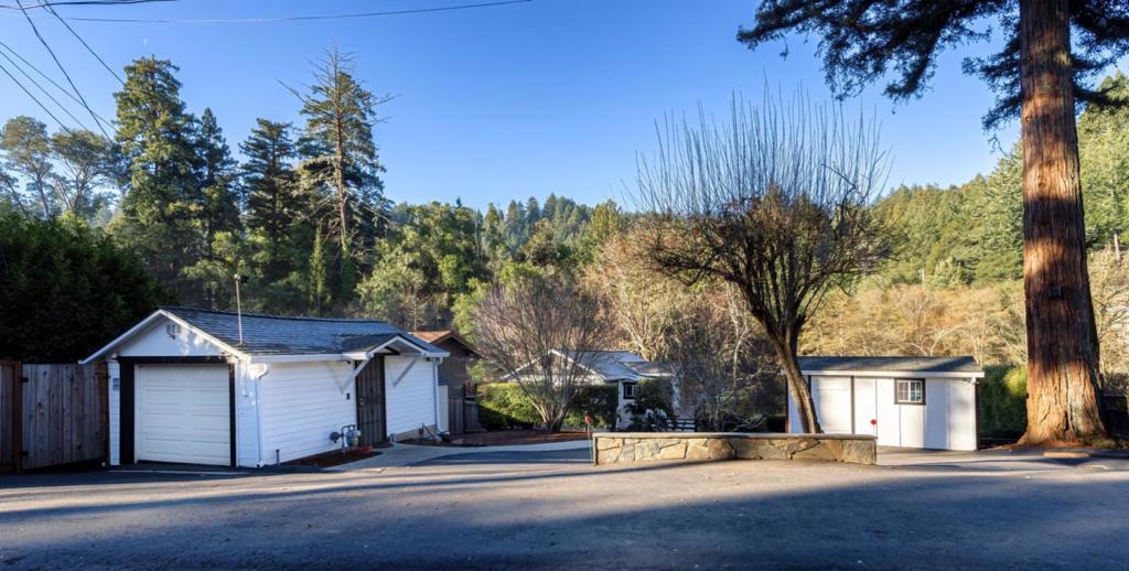 8055 Fernwood Avenue | Similar Property Thumbnail 6