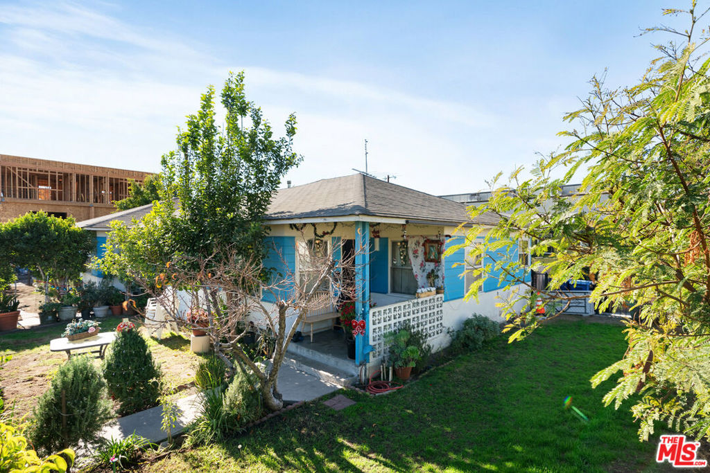 11202 Oxnard Street | Similar Property Thumbnail