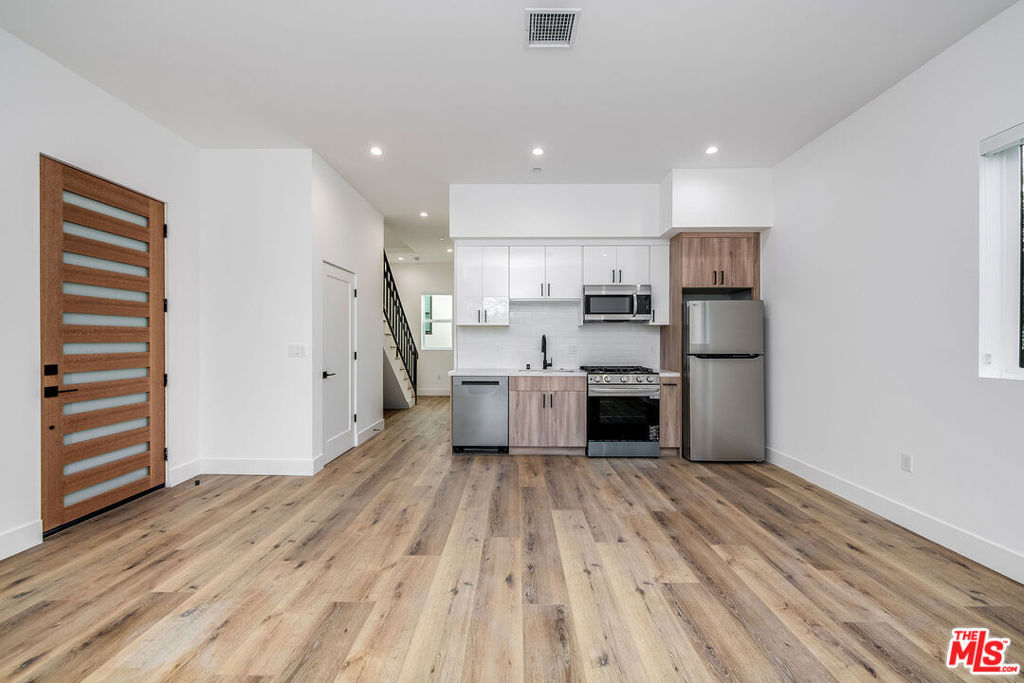 5044 Laurel Canyon Boulevard, #2 | Similar Property Thumbnail