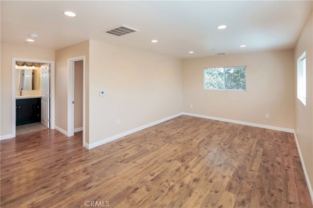 17134 Saticoy Street | Similar Property Thumbnail 4