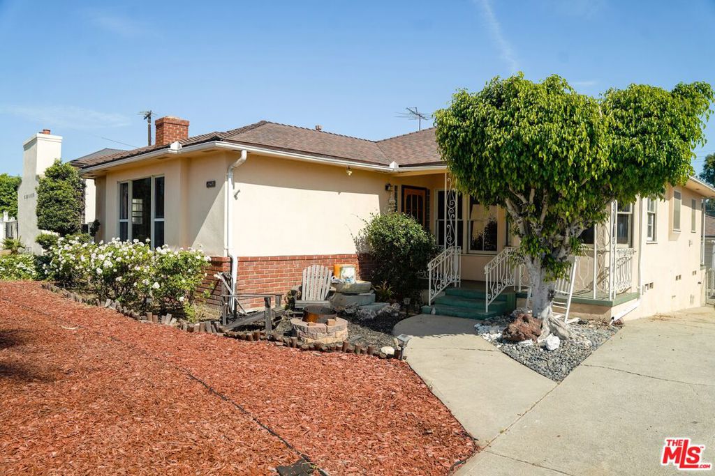 5231 Angeles Vista Boulevard | Similar Property Thumbnail