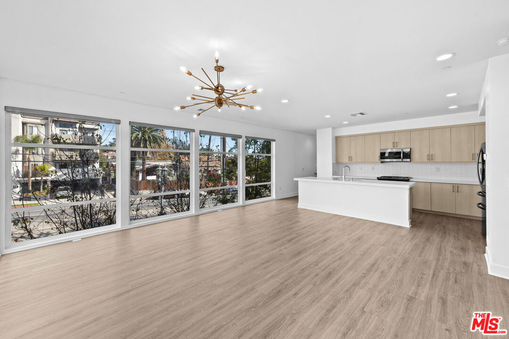 2111 N Cahuenga Boulevard, #18 | Similar Property Thumbnail 8