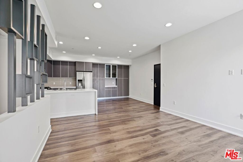 1319 Martel , #103 | Similar Property Thumbnail 8