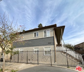 8108 S Hoover Street | Similar Property Thumbnail 3