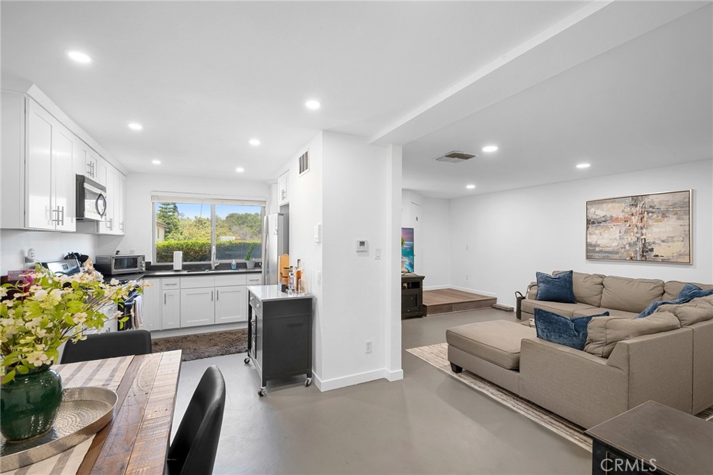 3827 W Avenue 41 , #5 | Similar Property Thumbnail 2