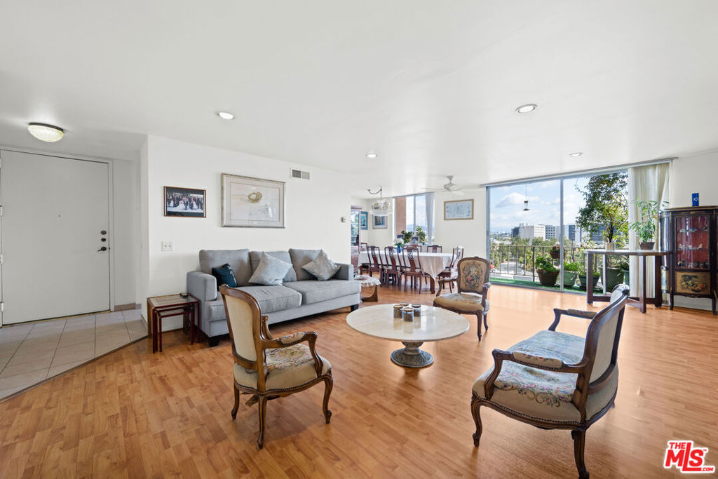 100 S Doheny Drive, #512 | Similar Property Thumbnail