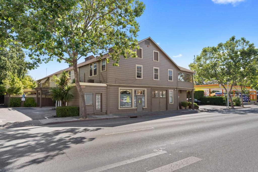 241 El Camino Real | Similar Property Thumbnail