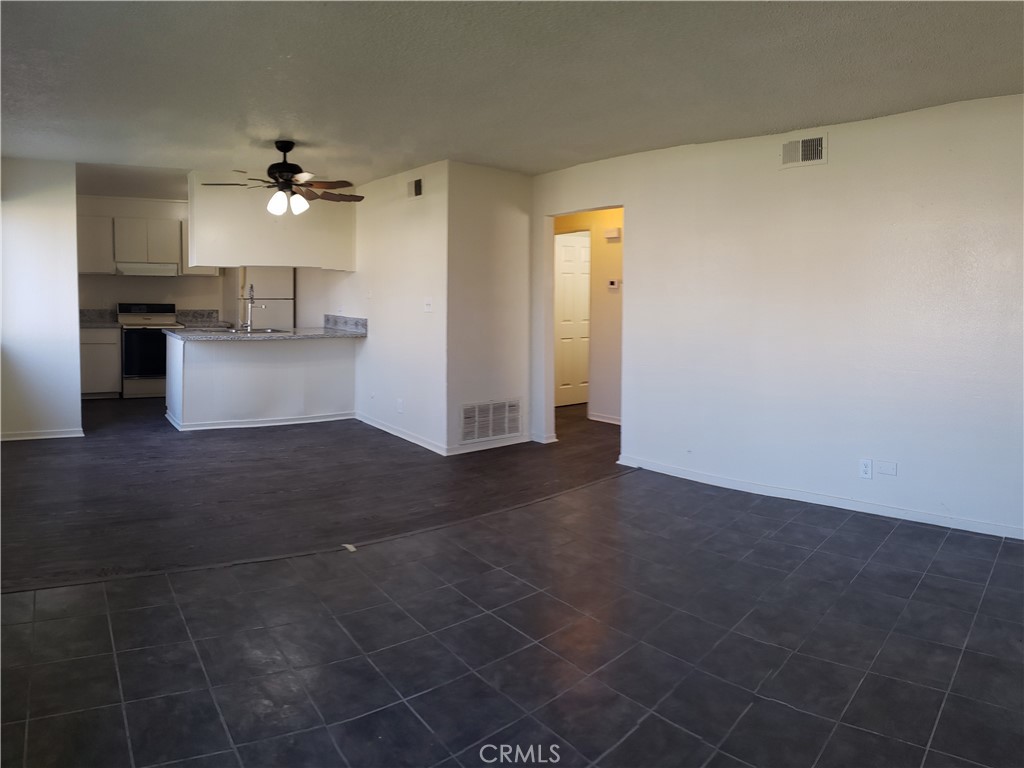 2749 W Fairmont Avenue, #102 | Similar Property Thumbnail