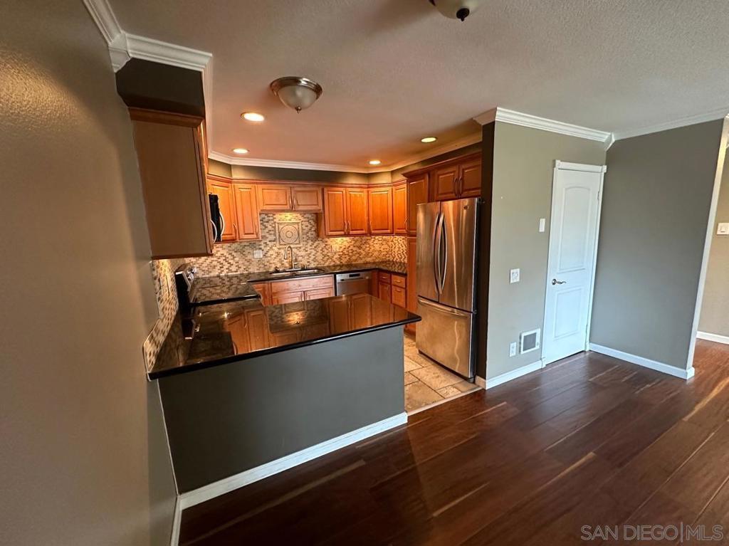 2340 Hosp Way , #318 | Similar Property Thumbnail 7