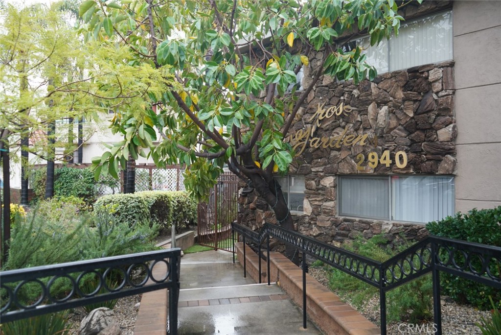 2940 Montrose Avenue, #3 | Similar Property Thumbnail