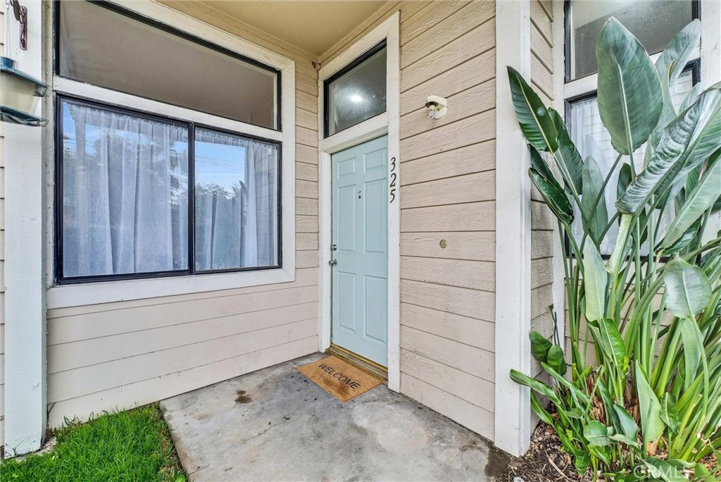 4900 N Grand Avenue, #325 | Similar Property Thumbnail 3