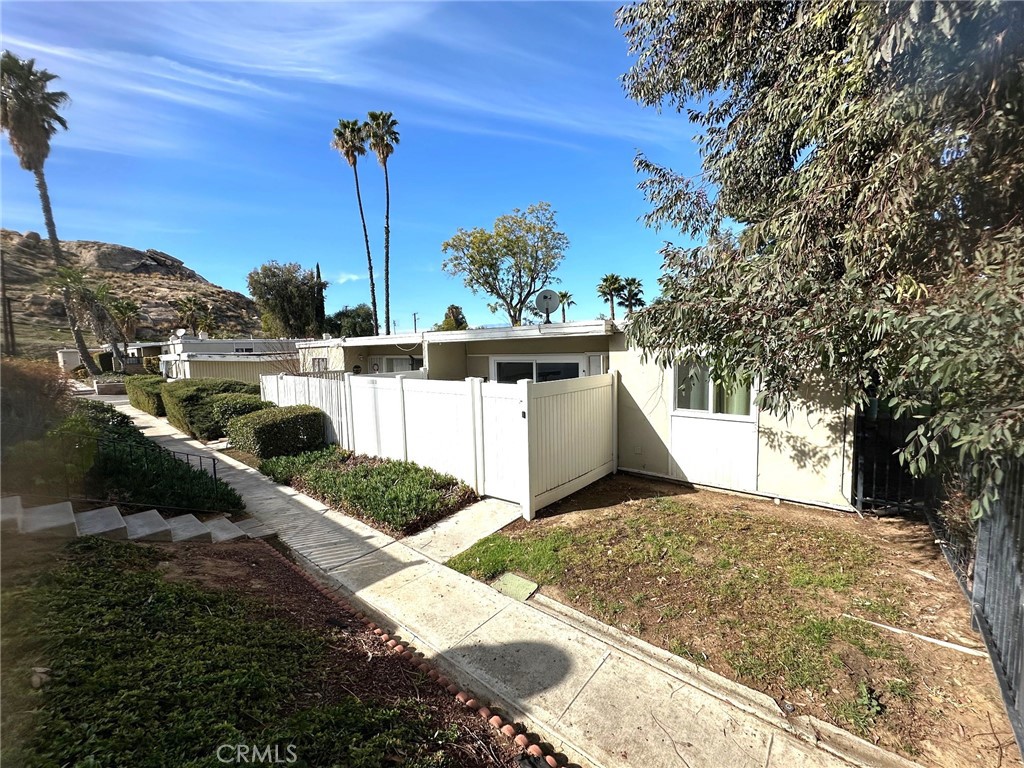 3088 Panorama Road, #D | Similar Property Thumbnail 3