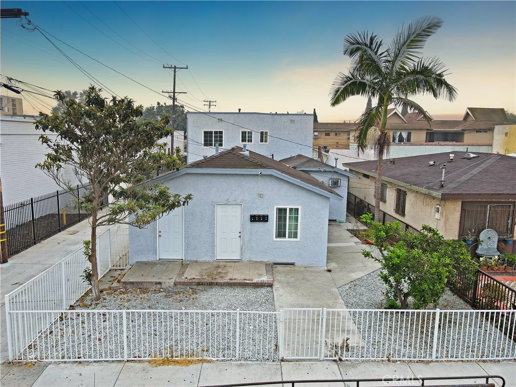 2514 Clarendon Avenue | Similar Property Thumbnail 4