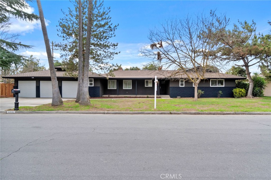 5231 N Del Mar Avenue | Similar Property Thumbnail