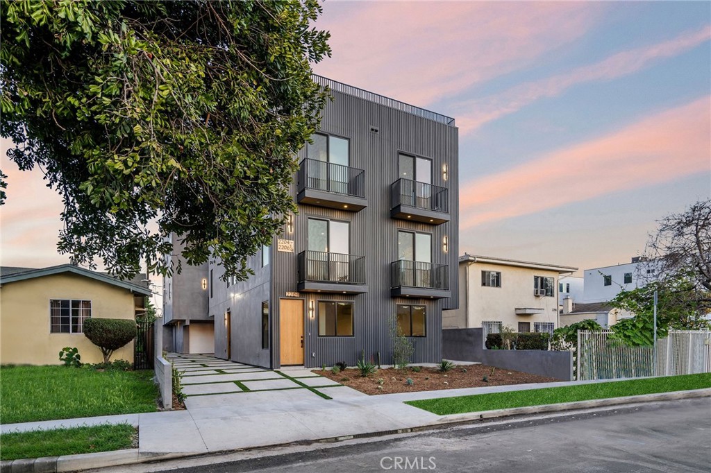 2204 Carmona Avenue | Similar Property Thumbnail