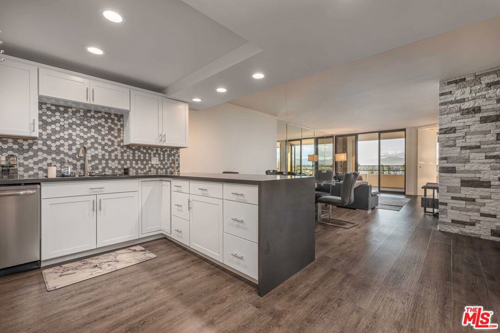 4316 Marina City Dr , #325 | Similar Property Thumbnail 8