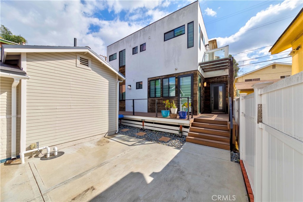 1238 1/2 S Muirfield Road | Similar Property Thumbnail