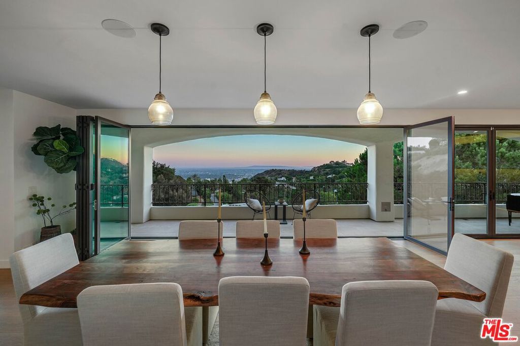 7212 Mulholland Drive | Similar Property Thumbnail 4