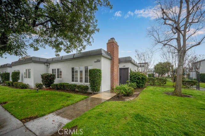 1964 W Glenoaks Avenue, #C | Similar Property Thumbnail