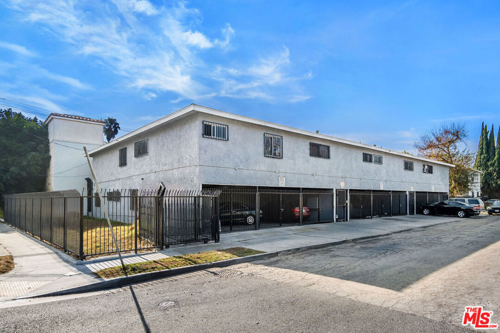 1714 E San Luis Street | Similar Property Thumbnail