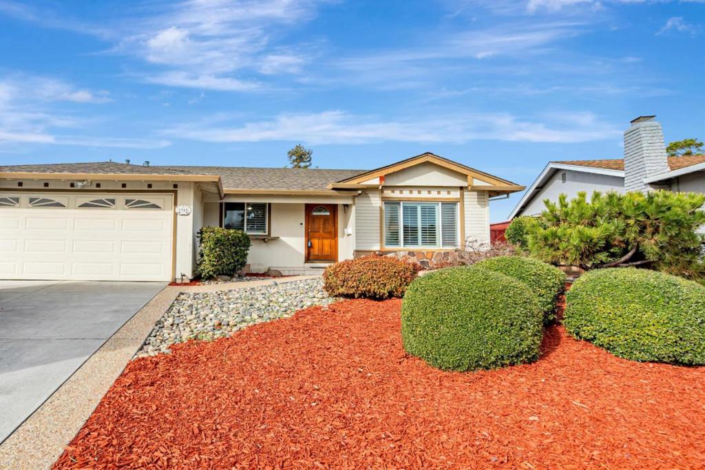 1964 Camargo Drive | Similar Property Thumbnail 2